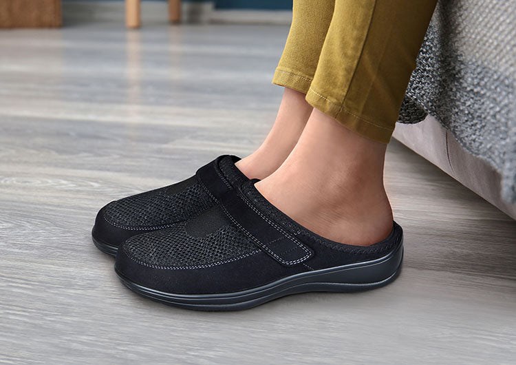 Black Orthofeet Arch Support Plantar Fasciitis Diabetic Women's Slippers | NBYSM8560